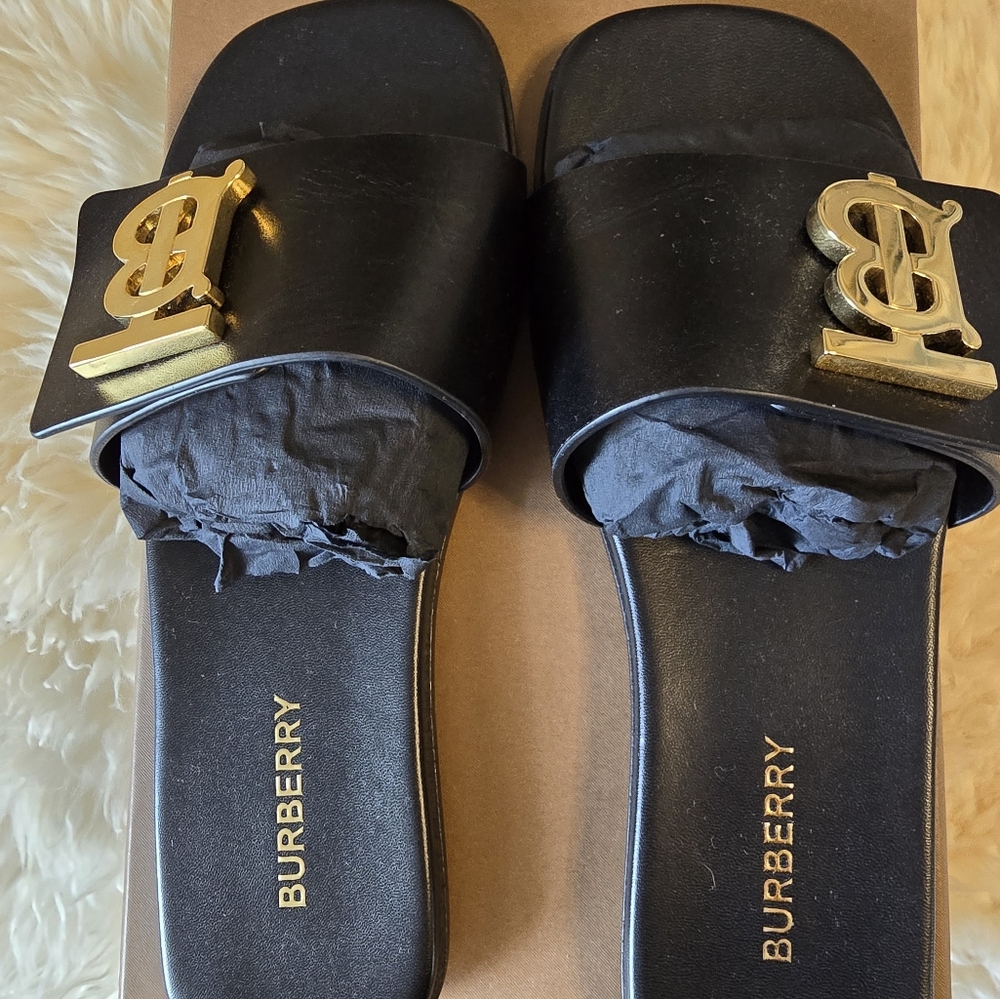 Burberry Slides - Picture 6 of 9